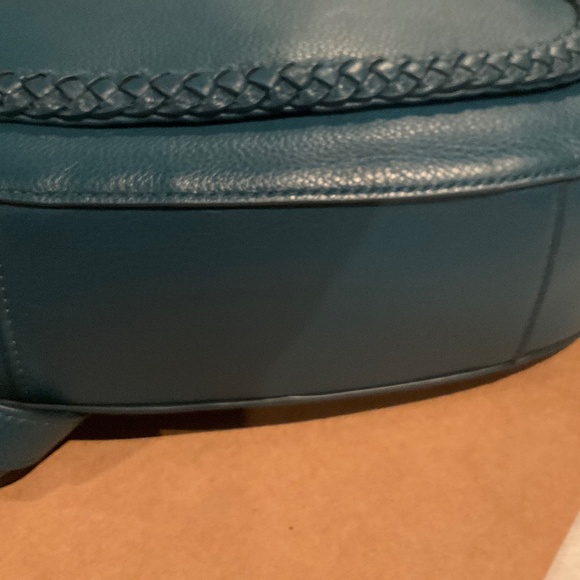 Danier refined pebble leather braided messenger bag teal perfect for back school - Picture 5 of 5